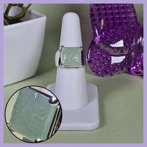 Green Carved Simulated Jade Flower Ring‎ Size 8 (NWOT)